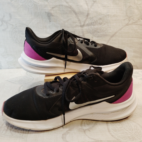 Nike Women's Black and Pink 🩷  Sneakers - Picture 6 of 10